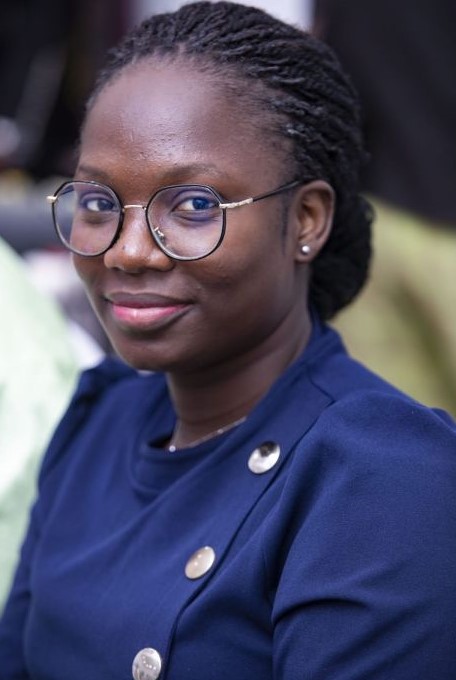 Evelyne Lintondji AGBANDJI, Directrice Générale du CESDD, en tenue professionnelle